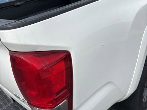 Used 2017 Toyota Tacoma TRD Sport w/ Tow Package AWD/4WD image 14