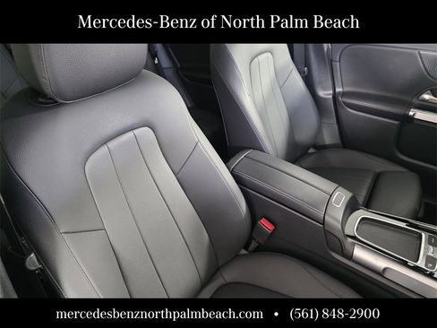 Used 2025 Mercedes-Benz GLB 250 image 28