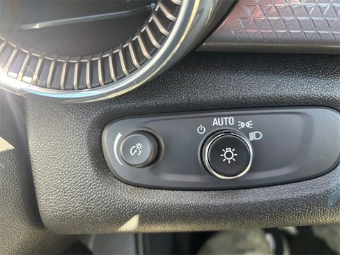 Used 2025 Chevrolet Trax ACTIV w/ Driver Confidence Package image 18