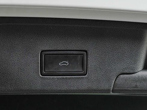 Certified 2023 Volkswagen Atlas Cross Sport SE FWD image 29