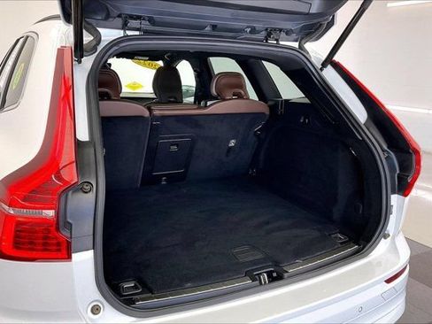 Used 2022 Volvo XC60 B5 Momentum AWD/4WD image 27