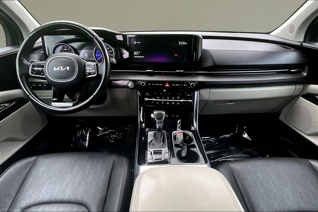 Used 2022 Kia Carnival EX FWD image 7
