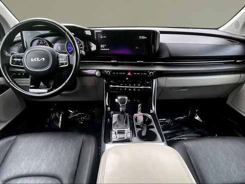 Used 2022 Kia Carnival EX FWD image 7