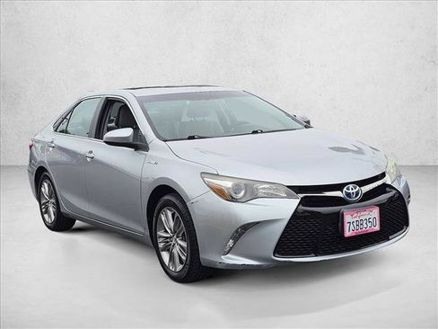 Used 2016 Toyota Camry SE w/ Moonroof Package FWD image 3