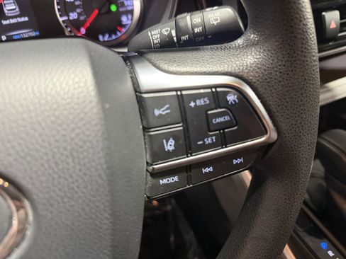 Used 2020 Toyota Highlander L AWD/4WD image 17