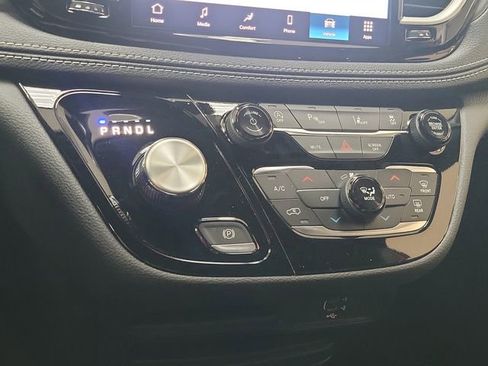 New 2026 Chrysler Pacifica Select image 13