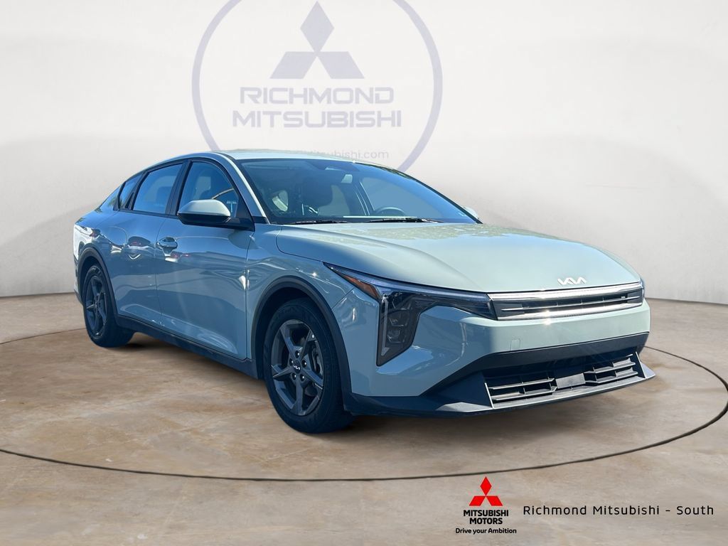 Used 2025 Kia K4 FWD image 1