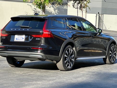 New 2026 Volvo V60 B5 Cross Country Ultra w/ Climate Package image 5
