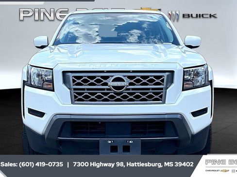 Used 2024 Nissan Frontier SV RWD image 3