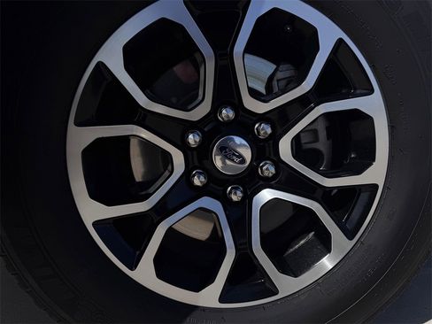 Used 2024 Ford Expedition XLT image 9