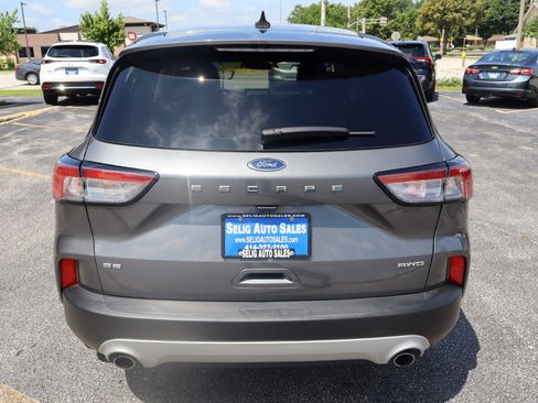 Used 2022 Ford Escape SE image 5