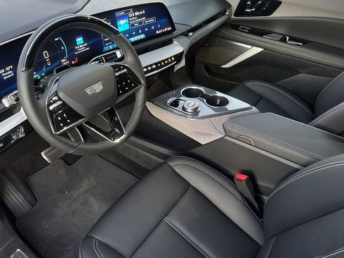Certified 2025 Cadillac Optiq Luxury 1 image 9
