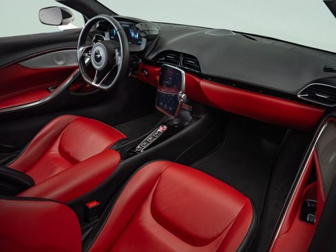 Used 2023 McLaren Artura RWD image 8