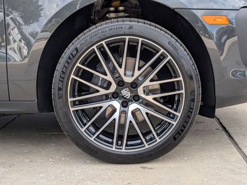 Certified 2026 Porsche Macan AWD/4WD image 29