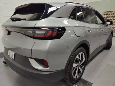 Used 2024 Volkswagen ID.4 2WD image 11