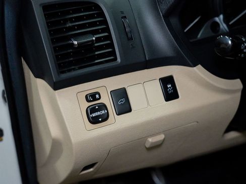 Used 2011 Toyota Venza AWD w/ Premium Pkg #2 image 17