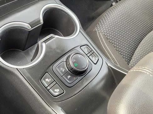 Used 2022 GMC Terrain SLE w/ Driver Convenience Package image 30