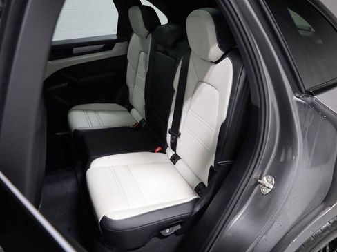 Certified 2025 Porsche Cayenne image 34