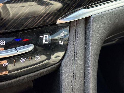 Used 2025 Cadillac XT6 Premium Luxury image 40