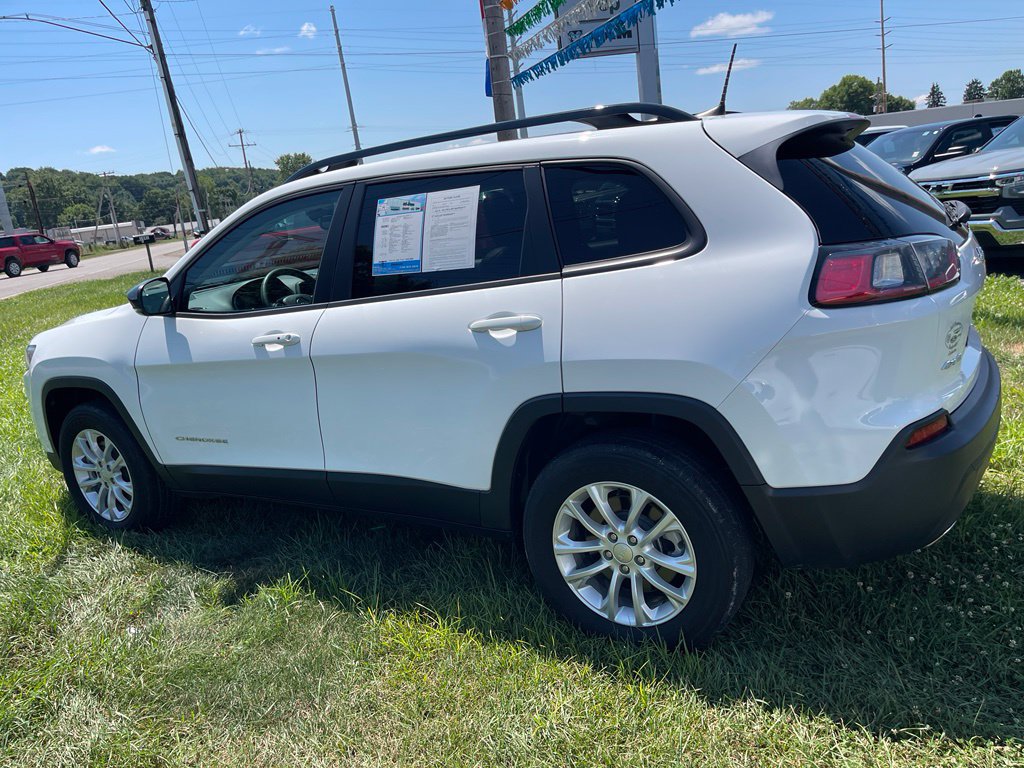 Used 2022 Jeep Cherokee Latitude Lux w/ Sun & Sound Group AWD/4WD image 4