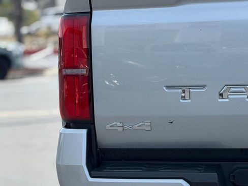 Certified 2025 Toyota Tacoma SR5 AWD/4WD image 14
