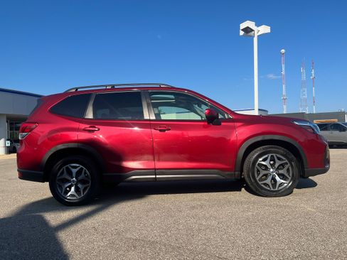 Used 2020 Subaru Forester Premium w/ Popular Package #1 AWD/4WD image 8
