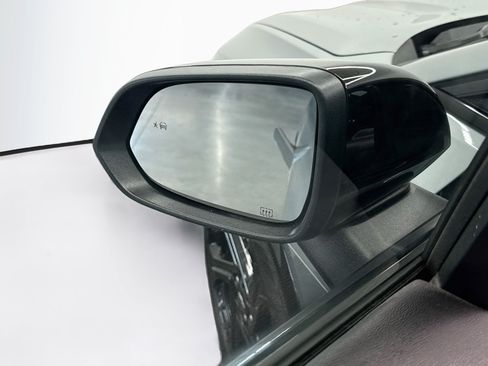 Used 2024 Chevrolet Equinox EV RS FWD image 16