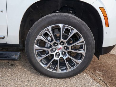 Used 2025 GMC Yukon XL Denali w/ Denali Reserve Package AWD/4WD image 43