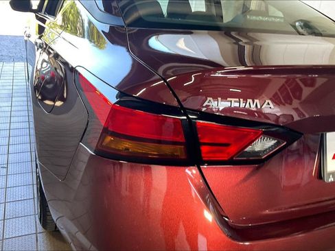 Used 2025 Nissan Altima 2.5 SV FWD image 19
