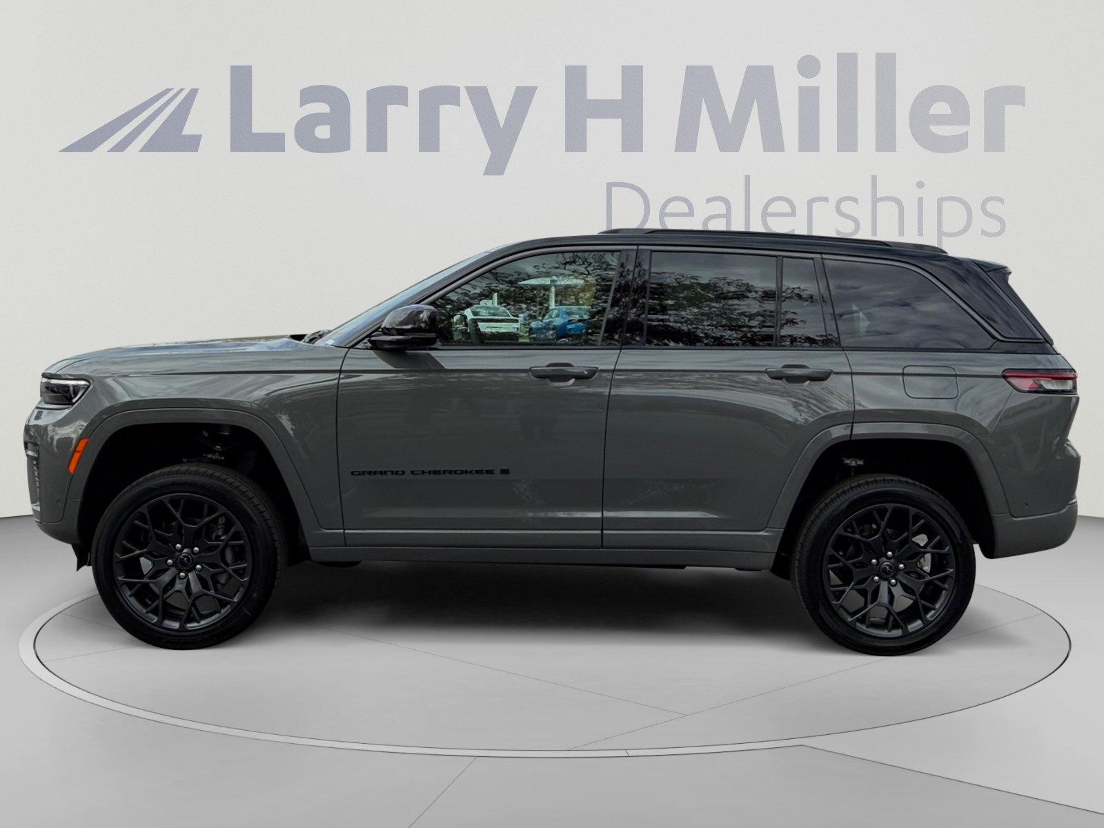 New 2027 Jeep Grand Cherokee Summit AWD/4WD image 2