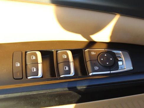 Used 2022 Kia Carnival LX w/ Paint Protection Package image 14