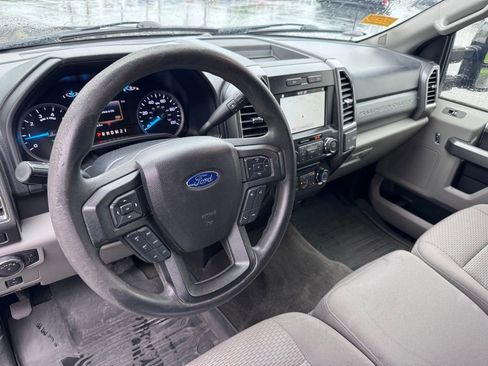 Used 2017 Ford F250 XLT w/ XLT Premium Package AWD/4WD image 8