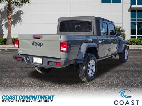 Used 2023 Jeep Gladiator Sport image 6