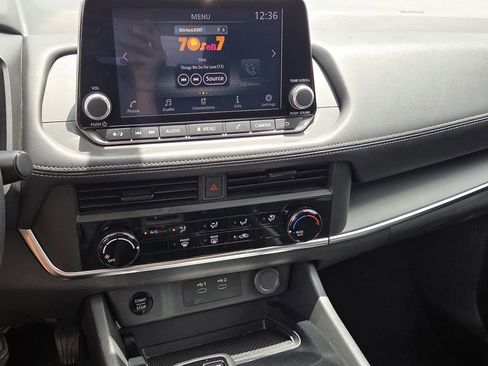 Used 2024 Nissan Rogue S FWD image 14