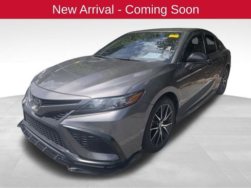 Used 2021 Toyota Camry SE image 1