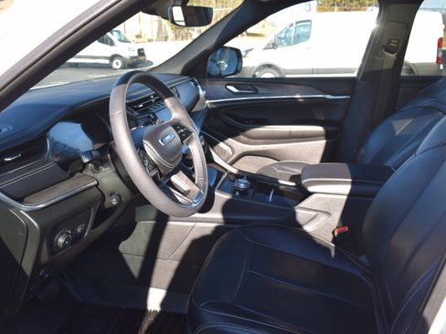 Used 2024 Jeep Grand Cherokee L Overland image 11