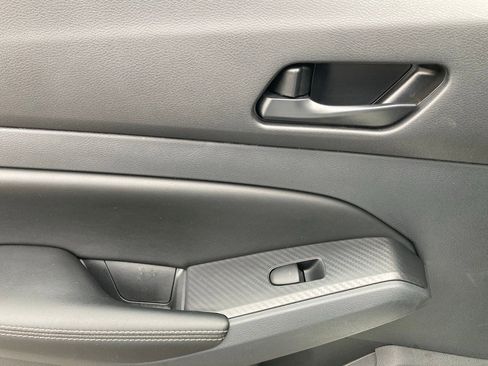 Used 2025 Nissan Altima 2.5 SV image 12