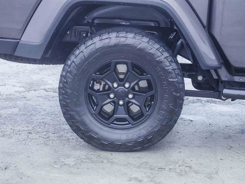 Certified 2021 Jeep Gladiator Willys image 12
