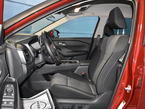 Certified 2026 Nissan Rogue SV AWD/4WD image 6