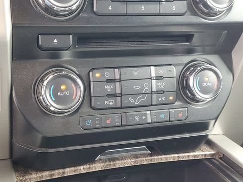 Used 2017 Ford F250 Lariat w/ Lariat Value Package AWD/4WD image 25