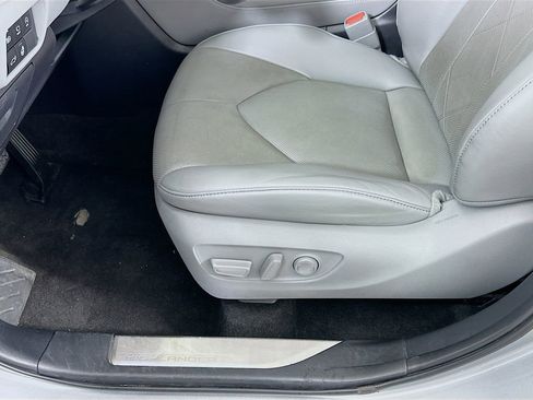 Used 2023 Toyota Highlander Platinum image 19