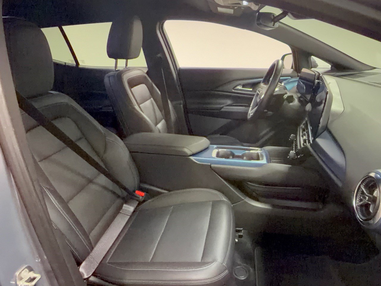 Used 2024 Chevrolet Equinox EV LT FWD image 30