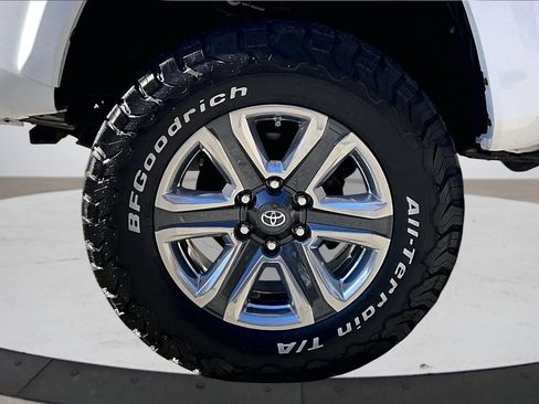 Used 2019 Toyota Tacoma Limited image 33