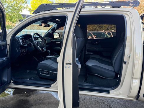 Used 2020 Toyota Tacoma TRD Off-Road w/ Technology Package AWD/4WD image 70