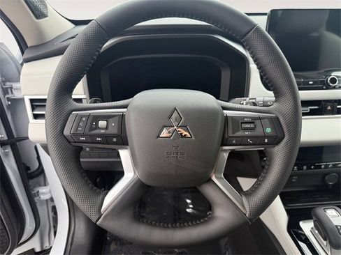 New 2026 Mitsubishi Outlander SE image 17