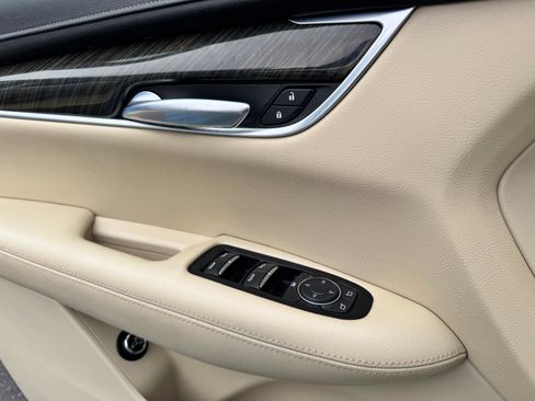 Used 2019 Cadillac XT5 AWD image 28