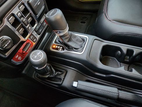 Used 2024 Jeep Gladiator Rubicon image 12