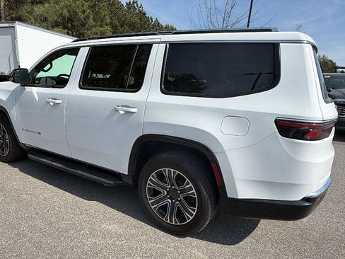 Used 2024 Jeep Wagoneer 4WD w/ Premium Group I image 10