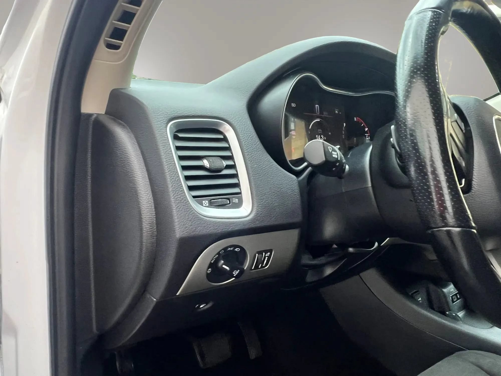 Used 2019 Dodge Durango SXT AWD/4WD image 14