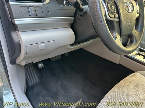 Used 2012 Toyota Camry LE image 30